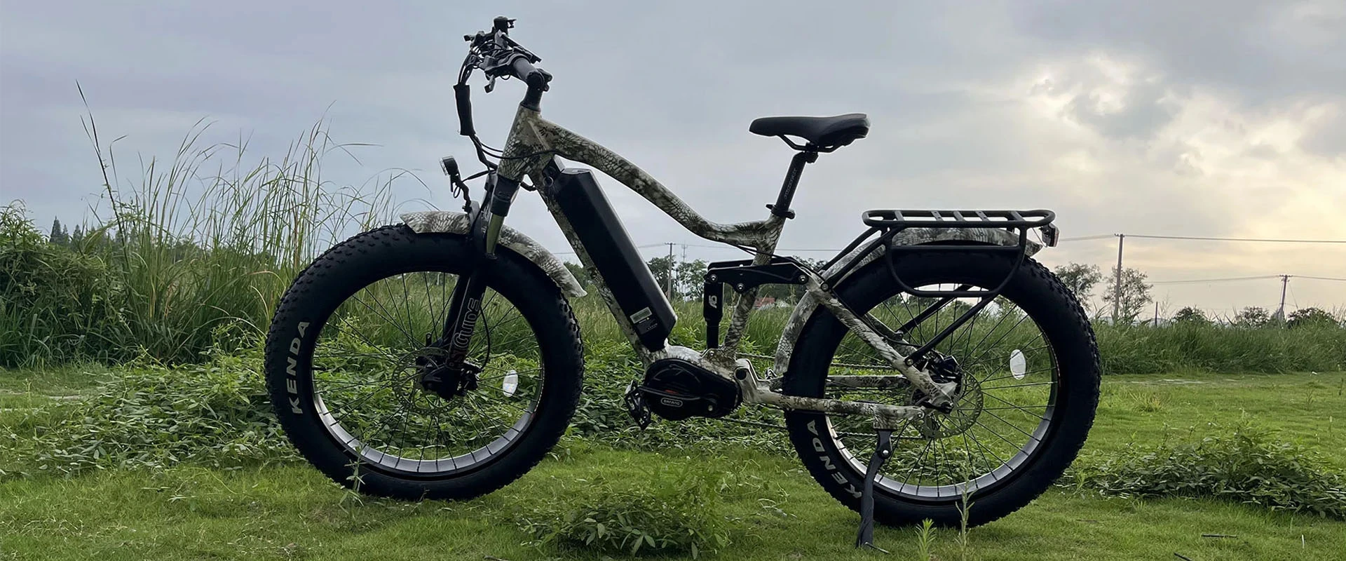 Elektrisches Mountainbike mit mittlerem Antrieb