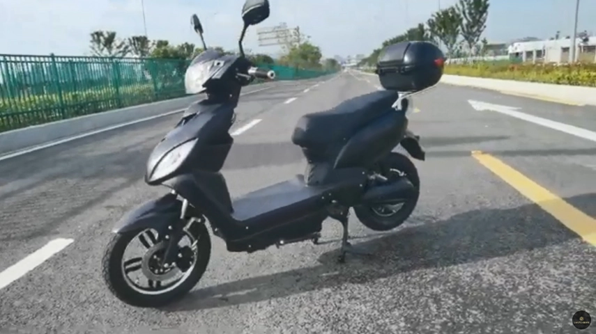 Schwarzes Pedal elektrisches Moped aus China